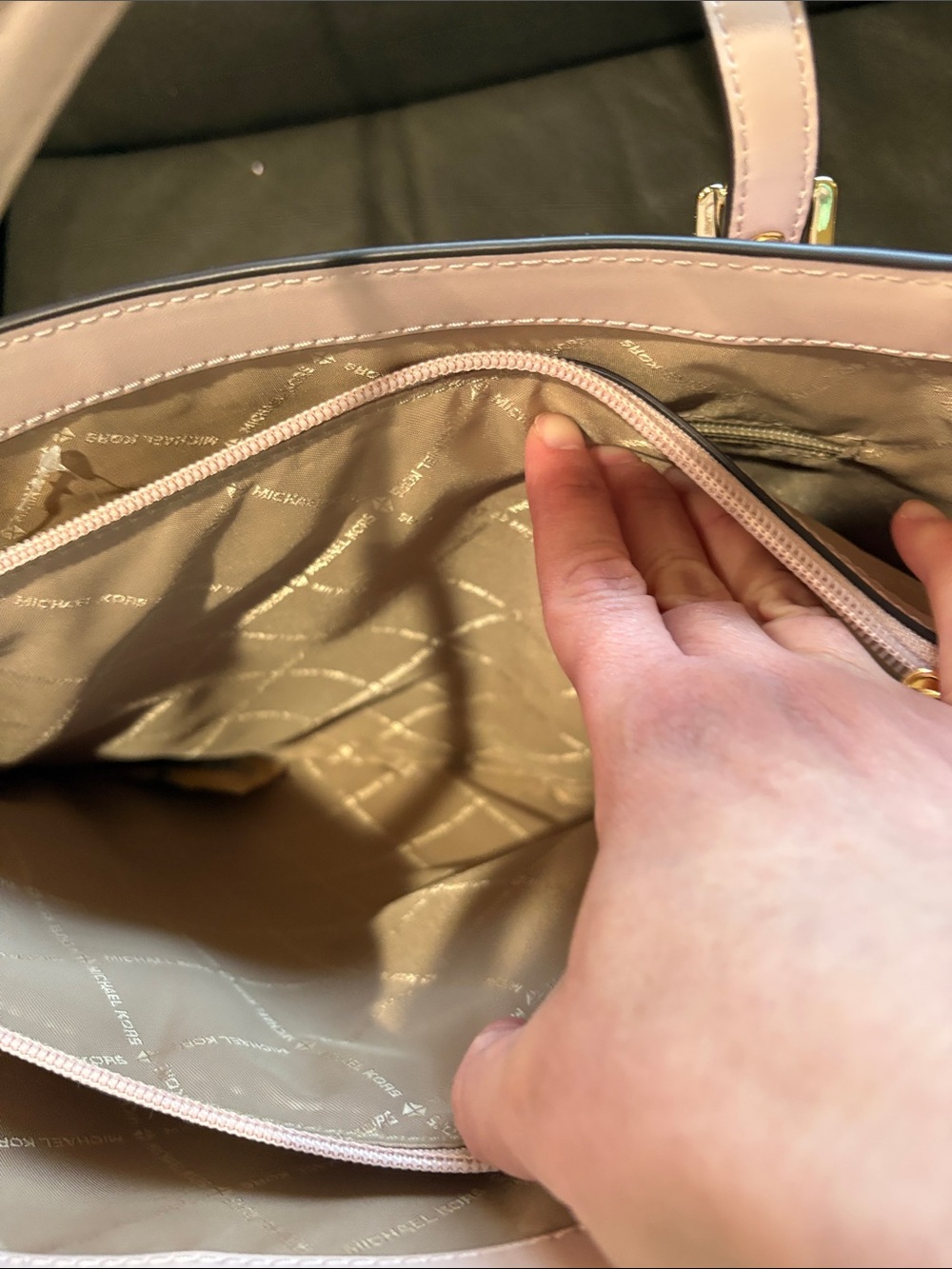 Michael Kors blush multi large tote - Picture 12 of 13